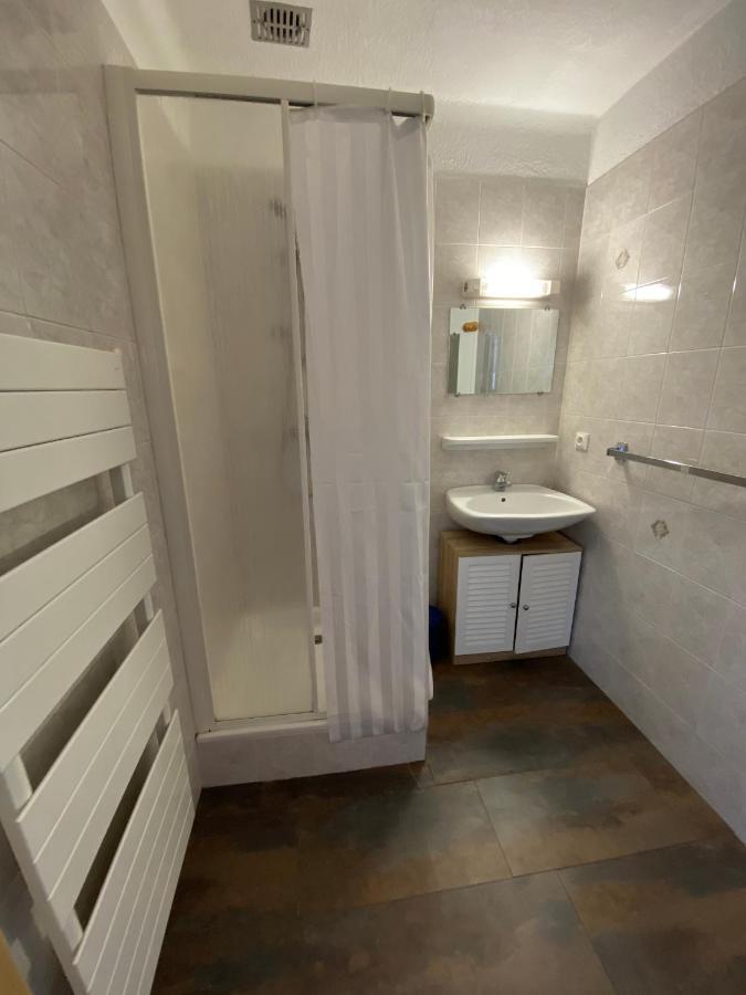 Chambres Avec Garage Motos Lanslebourg-Mont-Cenis Exterior photo